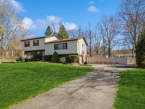 18 Newhard Pl, East Fishkill, NY 12533