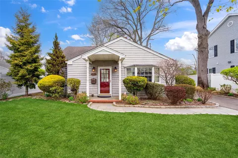572 Forest Ave, Massapequa, NY 11758