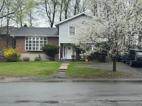 30 Bedford Ave, Thompson, NY 12701