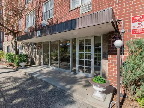 101 Highland Ave #5D, Yonkers, NY 10705
