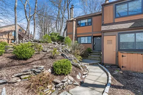 96 Round Hill Road Rd, Greenburgh, NY 10522