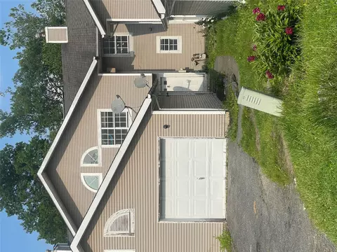 8 Brookside Dr W, Harriman, NY 10926