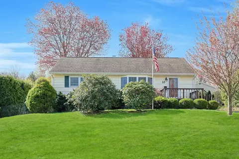 10 Oak St, Garnerville, NY 10923