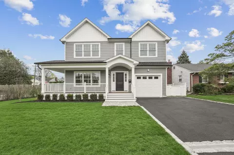 44 Harbor Hills Dr, North Hempstead, NY 11050