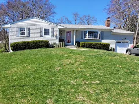61 Madison St, Blue Point, NY 11715