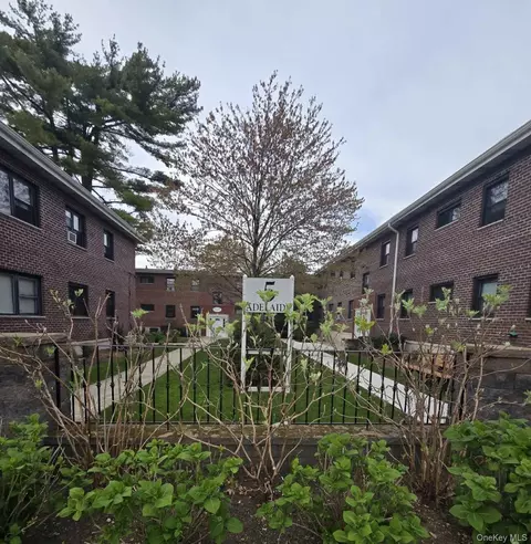 5 Adelaide St #B2D1, Floral Park, NY 11001