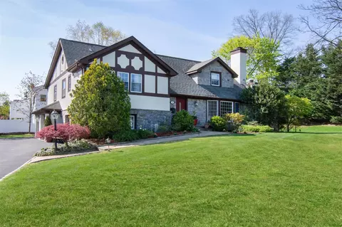 22 Northway, Bronxville, NY 10708