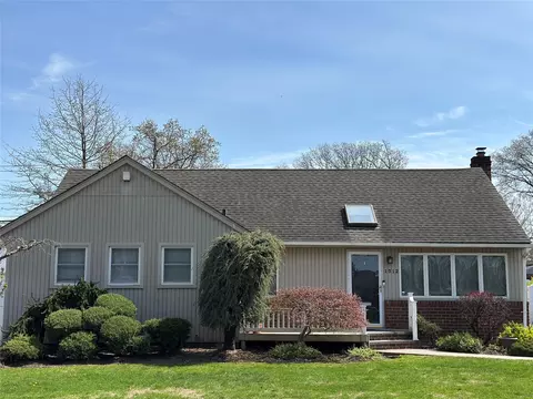 1512 Jackson Ave, East Meadow, NY 11554