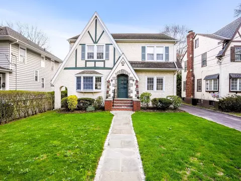 1065 Washington Ave, Pelham, NY 10803