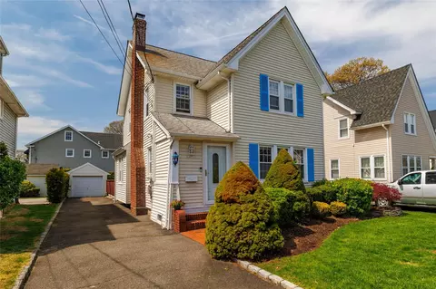 302 N Forest Ave, Rockville Centre, NY 11570