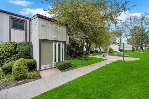 73 Richmond Blvd #4B, Ronkonkoma, NY 11779
