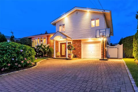 1970 Leonard Ln, Merrick, NY 11566