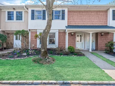 54 Hidden Ridge Dr, Syosset, NY 11791