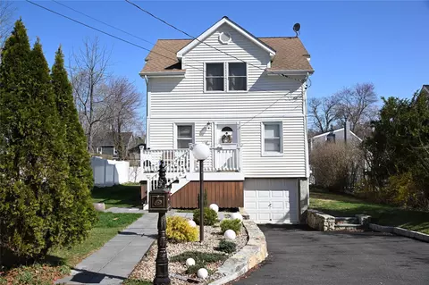 323 Birch Rd, Mahopac, NY 10541