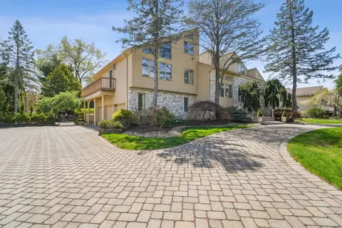 17 Lady Godiva Way, Clarkstown, NY 10956