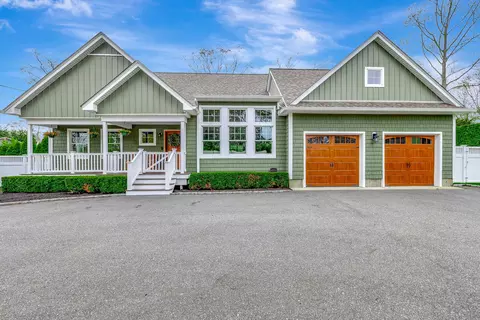 142 Gibbs Pond Rd, Nesconset, NY 11767
