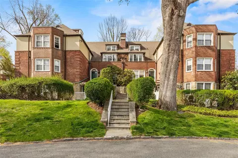 5 Campus Pl #2D, Greenburgh, NY 10583