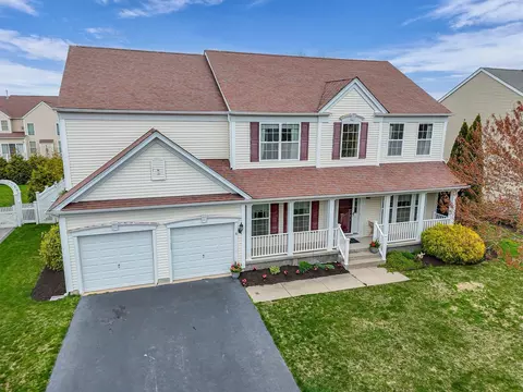 8 Woodstork Dr, Mount Sinai, NY 11766