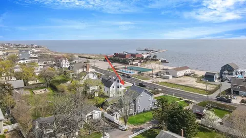 35 Maiden Ln, Patchogue, NY 11772 photo 1