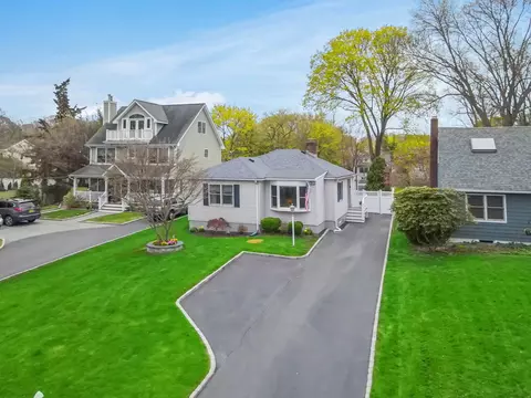 24 Seacliff Ave, Miller Place, NY 11764