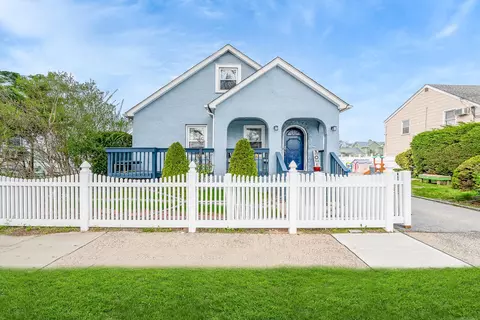 16 Atlantic Ave, Freeport, NY 11520