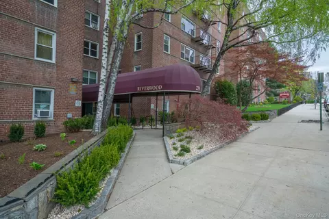 279 N Broadway #8N, Yonkers, NY 10701