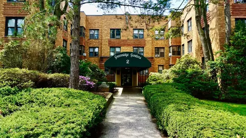 2 Greenridge Ave #2P, White Plains, NY 10605