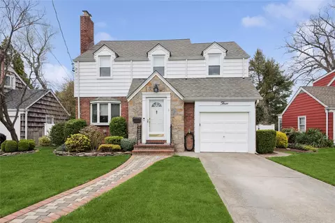 3 Alden Ct, Malverne, NY 11565