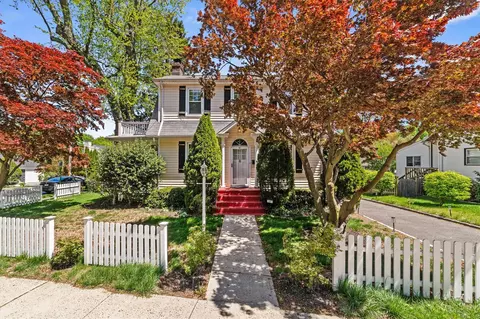 561 Ashford Ave, Greenburgh, NY 10502