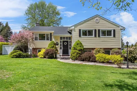 3189 Quinlan St, Yorktown, NY 10598