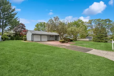 30 Milburn Rd, South Setauket, NY 11720