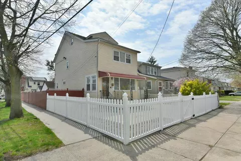 224-40 Fairbury Ave, New York, NY 11428