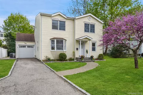 1519 Pine Knoll Ln, Mamaroneck, NY 10543
