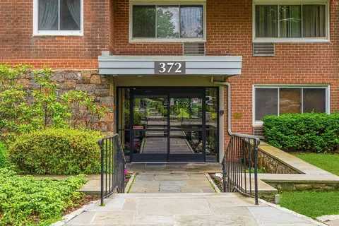 372 Central Park Ave #1C, Greenburgh, NY 10583