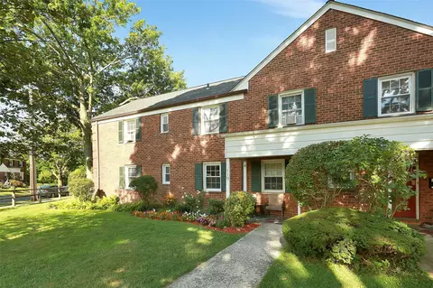 119 Robins Rd #119, New Rochelle, NY 10801