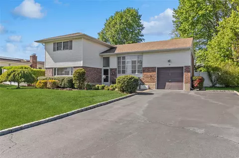 56 Hayrick Ln, Commack, NY 11725