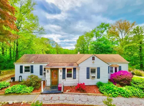 35 Agor Ln, Mahopac, NY 10541