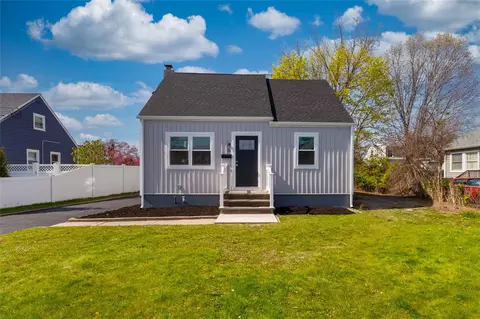 33 Veronica Ln, North Babylon, NY 11703