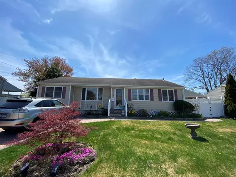 102 Thomas St, Brentwood, NY 11717