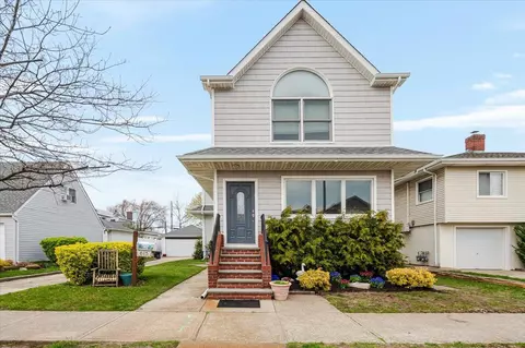 615 E Walnut St, Long Beach, NY 11561