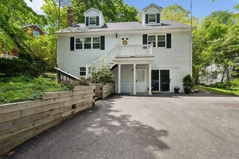 11 Centershore Rd S, Centerport, NY 11721