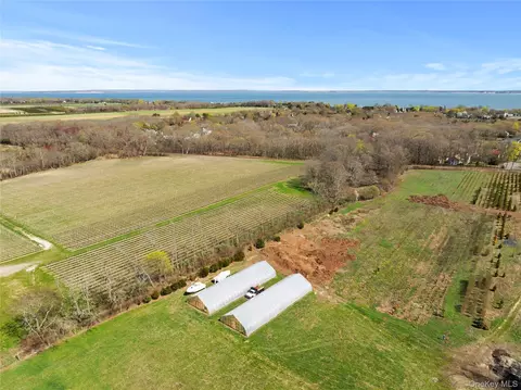 1705 1709 Main Rd, Riverhead, NY 11947 photo 6