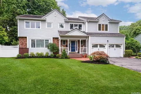 115 Cocks Ln, Locust Valley, NY 11560