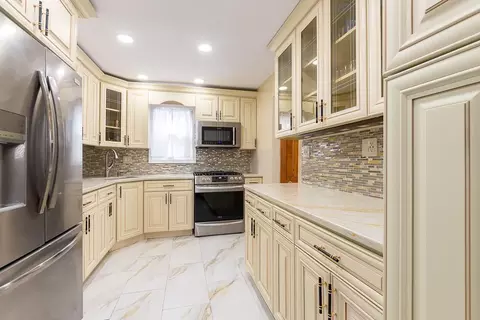 14827 230th Pl, New York, NY 11413