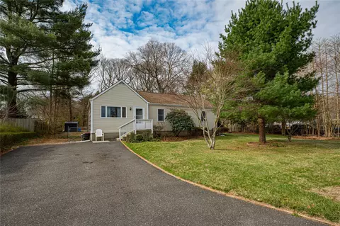 347 Forest Ln, Smithtown, NY 11787