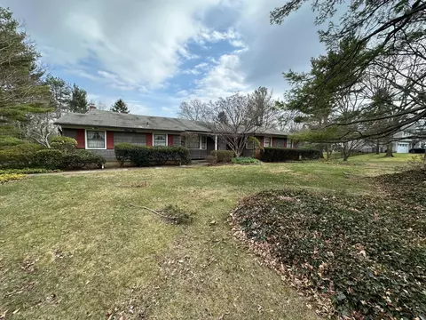 45 Hickman St, Syosset, NY 11791