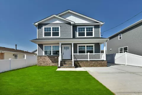 49 Hewlett St, Hempstead, NY 11550
