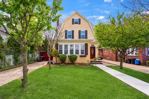 38-34 209th St, Bayside, NY 11361