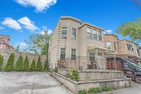 13-32 130th St, New York, NY 11356