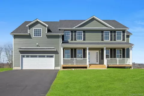 47 Dartmouth Dr, Poughkeepsie, NY 12603